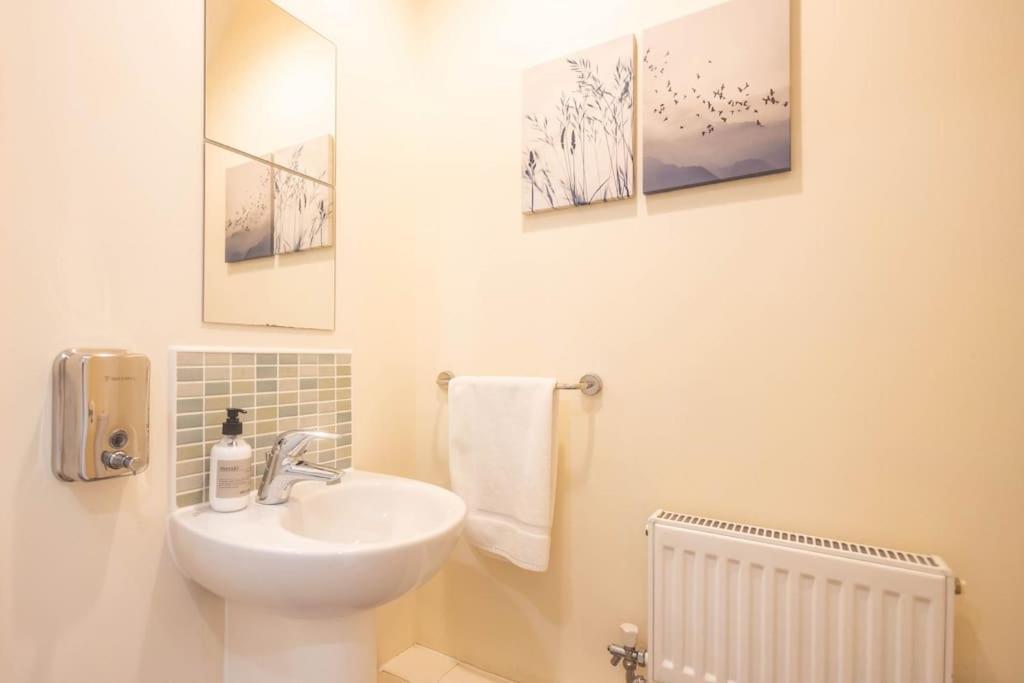 The Wellness Lodge- Gym, Table Tennis, Cinema, Parking And More! Bath Exterior foto