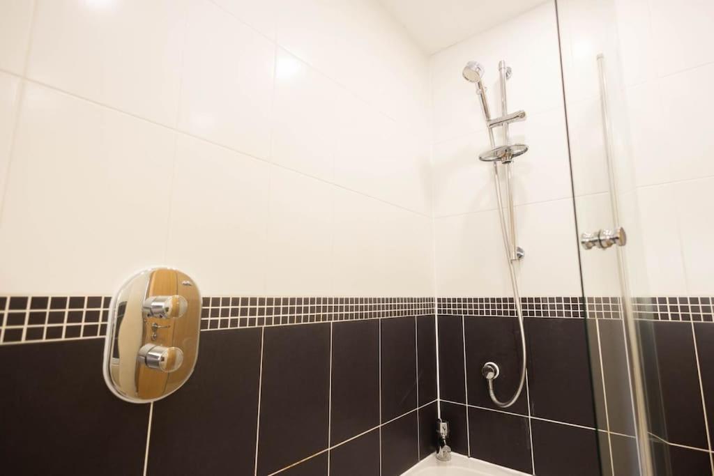 The Wellness Lodge- Gym, Table Tennis, Cinema, Parking And More! Bath Exterior foto