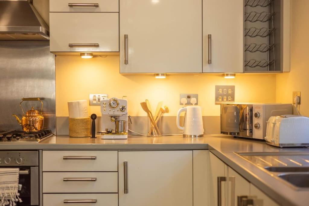 The Wellness Lodge- Gym, Table Tennis, Cinema, Parking And More! Bath Exterior foto