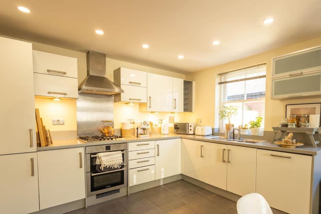 The Wellness Lodge- Gym, Table Tennis, Cinema, Parking And More! Bath Exterior foto